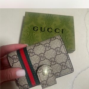 Gucci Cream and Green Key Card Holder with Signature Stripe